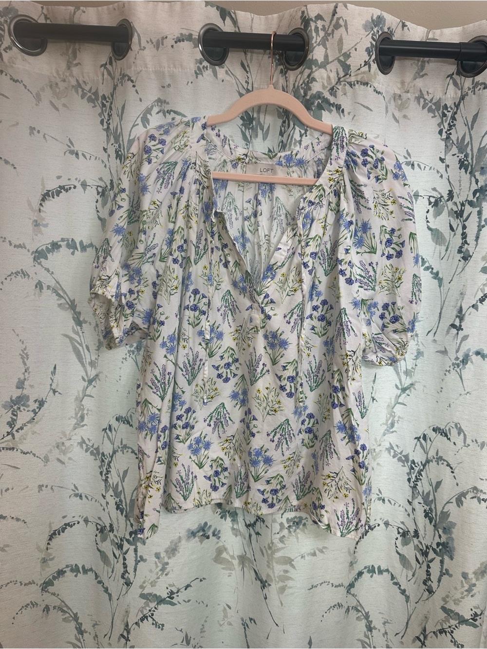 LOFT Cream Floral Puff-Sleeve V-Neck Blouse